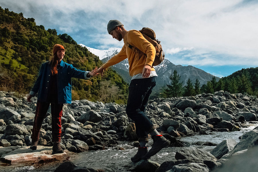 couple adventure travel